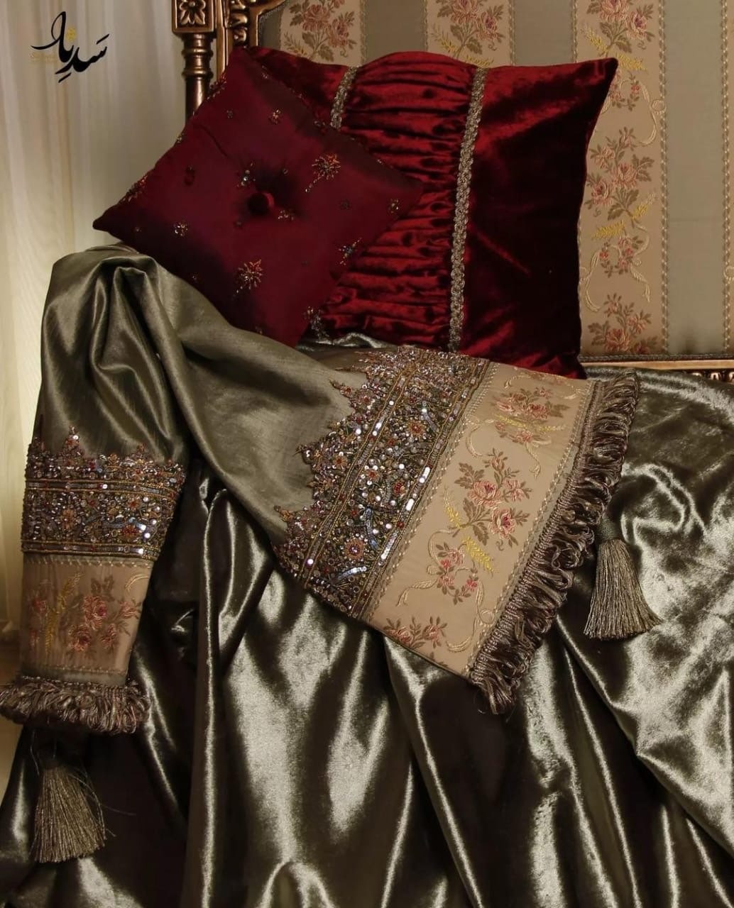 رومیزی و رانرها و کوسن