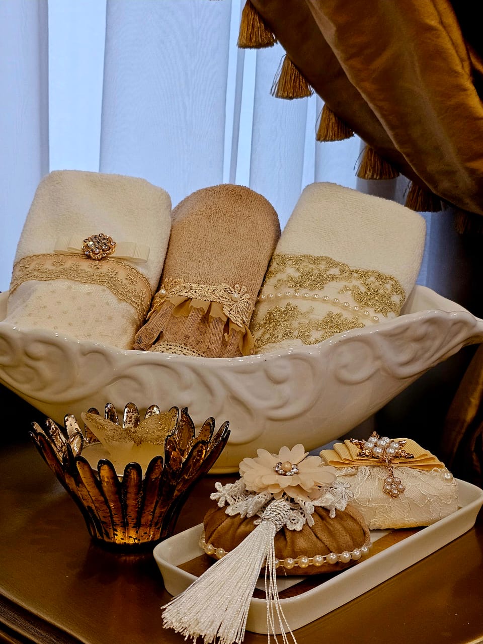 حوله های دستی و صابون های تزیینی