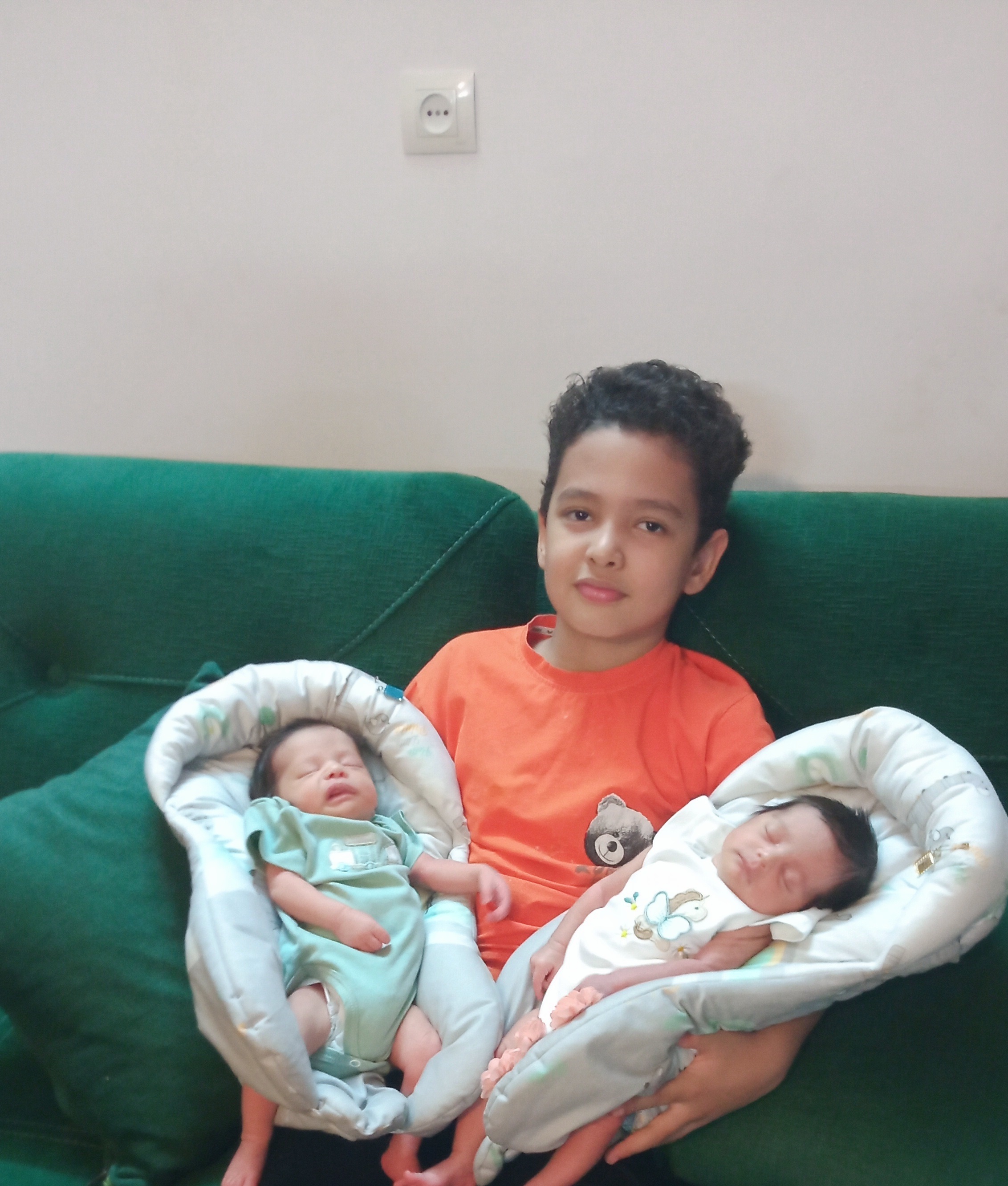 آناهید مومنی