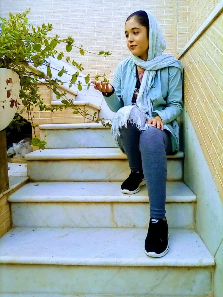 نگین صادقی علیشاه